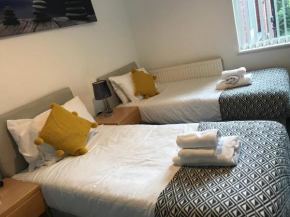 Modern 2 Bed Apartment Sleeps 3